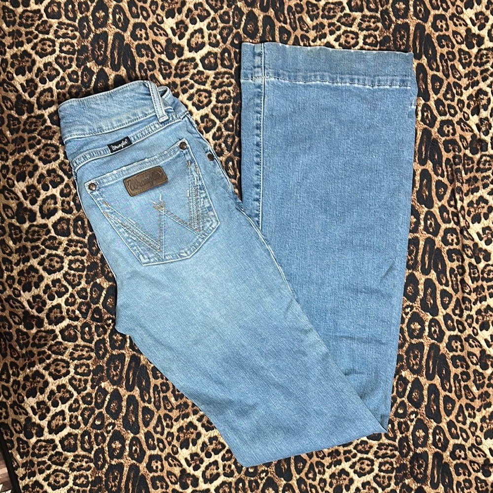 Wrangler Flare jeans. Barely worn! Size 26 x 36